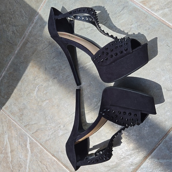 Size 10 NWOT black high heels - Picture 3 of 6